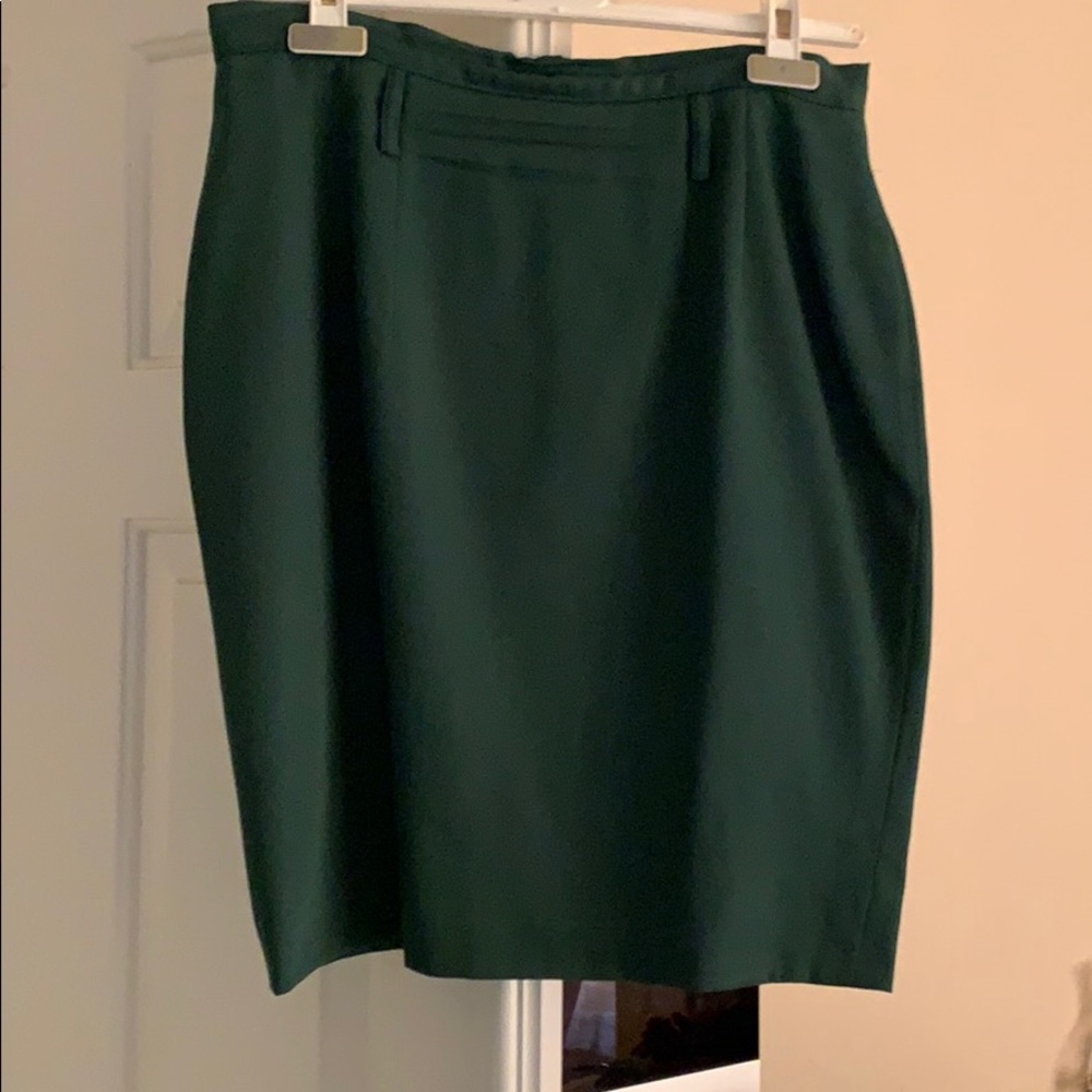 Skirt suit